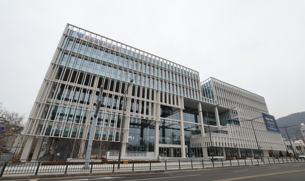 Seoul führt kostenlosen „Geh- und Heimweg“-Alarm für 320.000 Grundschulkinder an 607 Schulen ab September ein 서울 초등생 32만명 ‘등·하교 알림 무료로 받는다…9월부터 607개교 전면 시행.jpg