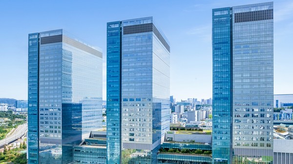 Samsung Electronics verstärkt Kooperation mit ASML bei neuester Halbleiterfertigungstechnologie in Südkorea 삼성전자 asml과 차세대 반도체 제조 협력 확대…12인치 마스크·high na euv 승부수.jpg